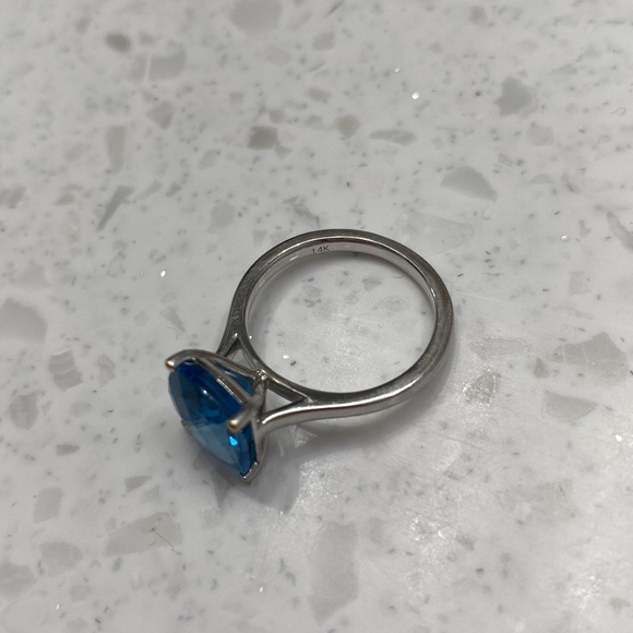 Blue Nile cushion cut size 6 blue topaz 14k white gold ring - Picture 5 of 7